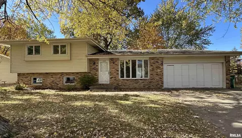 1312 Debbie Ln, Macomb, IL 61455