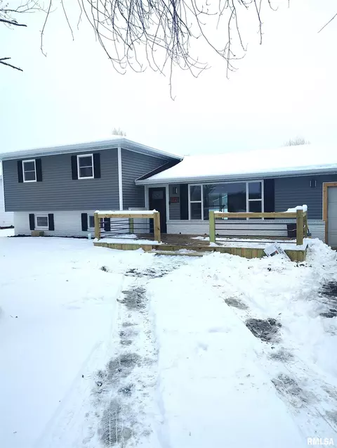 135 S 17th Ave, Canton, IL 61520
