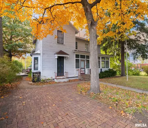 335 Buena Vista Ave, Pekin, IL 61554