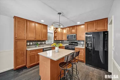 Kitchen - 10520 W Sir Durham Ct, Mapleton, IL 61547 photo 3 of 4