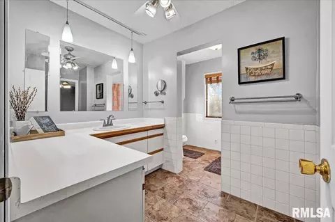 Bath - 10520 W Sir Durham Ct, Mapleton, IL 61547 photo 1 of 4