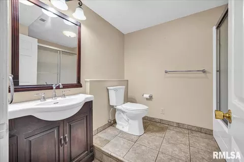 Bath - 10520 W Sir Durham Ct, Mapleton, IL 61547 photo 4 of 4