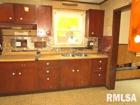 Kitchen - 419 E Walnut St, Washburn, IL 61570 photo 2 of 2