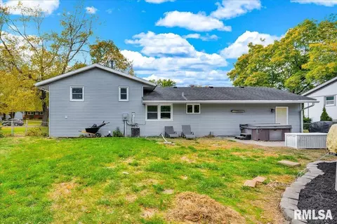 Exterior - 104 Robert Dr, Normal, IL 61761 photo 3 of 4