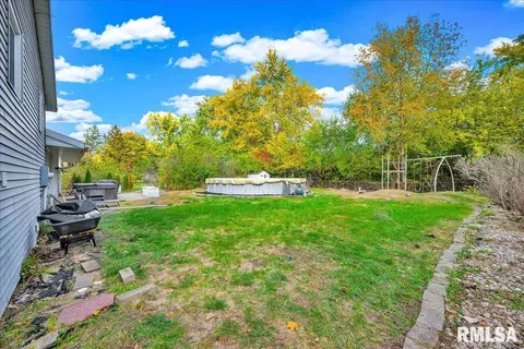 Exterior - 104 Robert Dr, Normal, IL 61761 photo 2 of 4