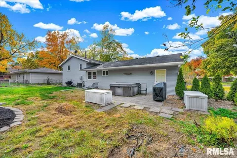 Exterior - 104 Robert Dr, Normal, IL 61761 photo 4 of 4