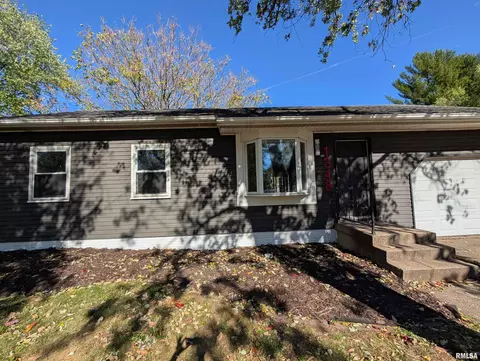 1348 Georgeanne Dr, Pekin, IL 61554