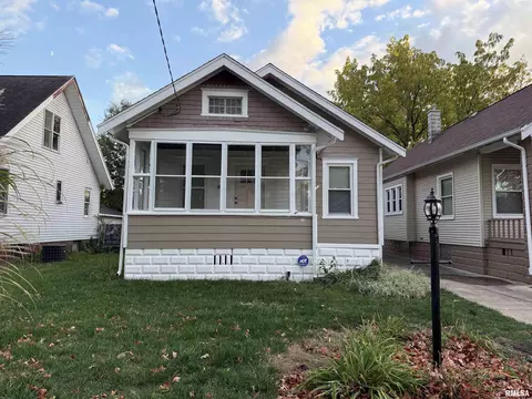 2112 W Ayres Ave, West Peoria, IL 61604