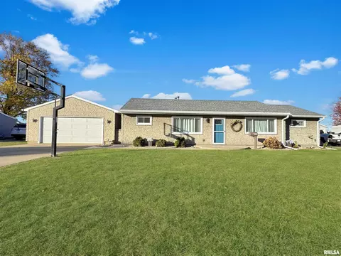 1505 W Leonard Dr, Chillicothe, IL 61523
