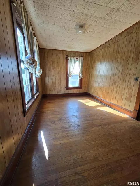 112 N Vine St, Mount Pulaski, IL 62548 photo 15