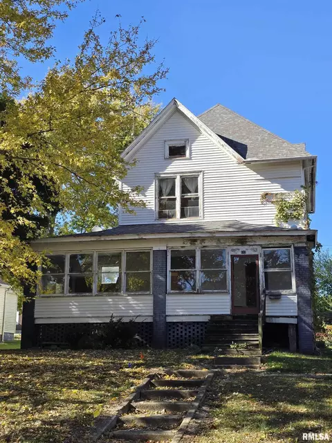 112 N Vine St, Mount Pulaski, IL 62548