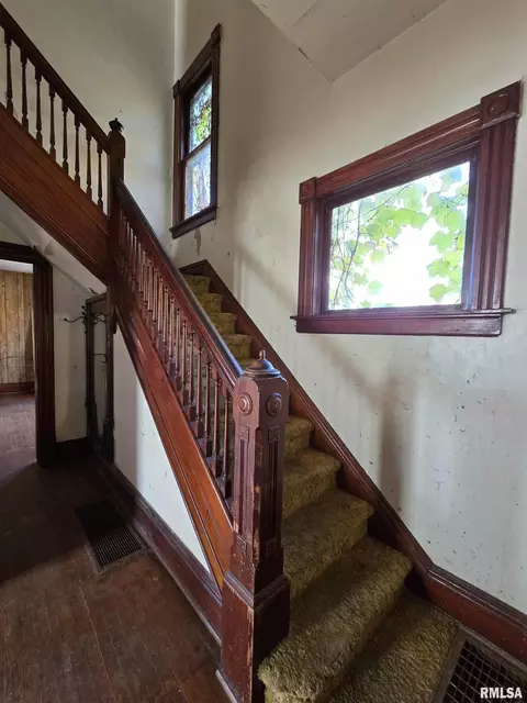 112 N Vine St, Mount Pulaski, IL 62548 photo 25