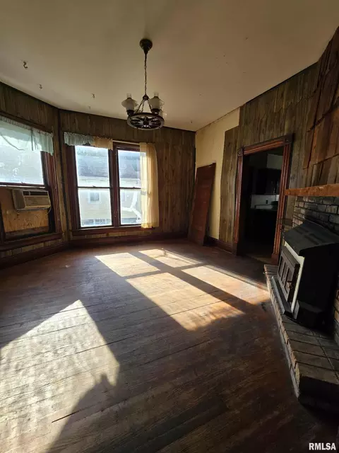 112 N Vine St, Mount Pulaski, IL 62548 photo 8