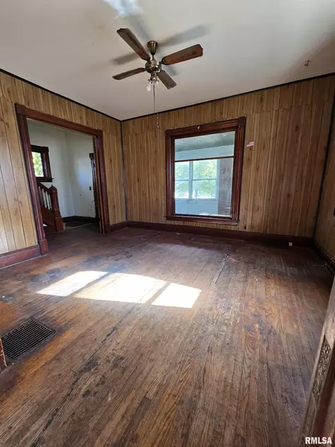 112 N Vine St, Mount Pulaski, IL 62548 photo 9
