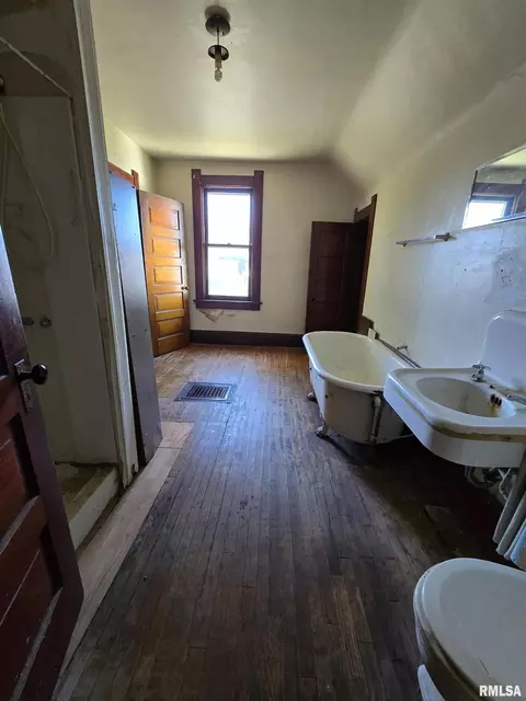 112 N Vine St, Mount Pulaski, IL 62548 photo 19