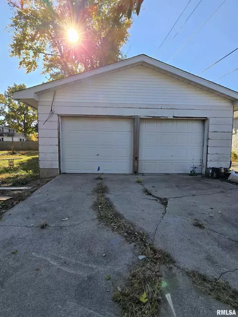 112 N Vine St, Mount Pulaski, IL 62548 photo 21
