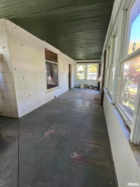 112 N Vine St, Mount Pulaski, IL 62548 photo 5