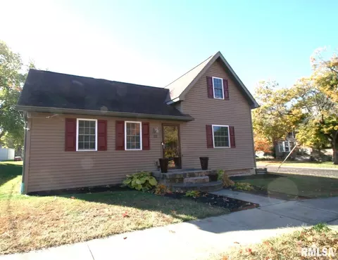 111 W Fast Ave, Mackinaw, IL 61755