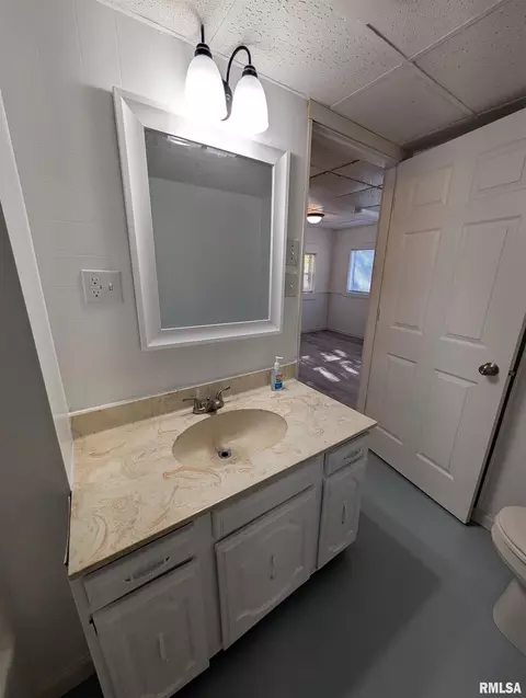 944 E Walnut Ave, Canton, IL 61520 photo 40