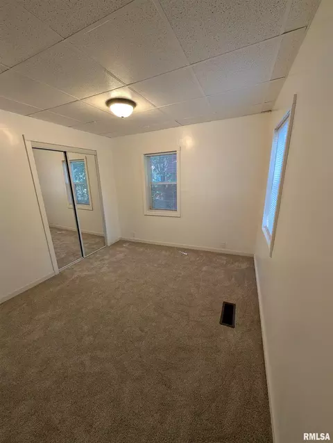 944 E Walnut Ave, Canton, IL 61520 photo 31