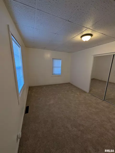 944 E Walnut Ave, Canton, IL 61520 photo 35