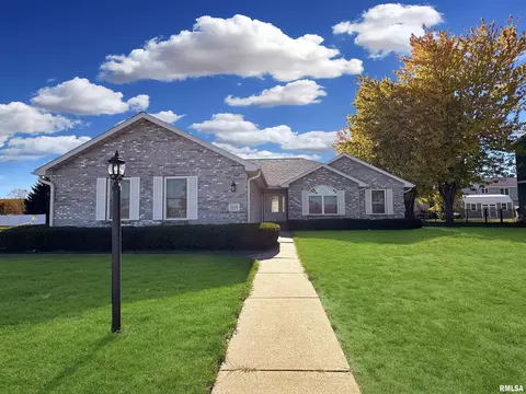 1600 Kingsbury Rd, Washington, IL 61571