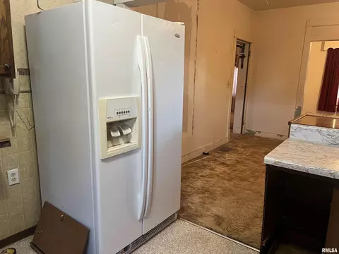 Entry Way - 109 E Laurel St, Table Grove, IL 61482 photo 1 of 2