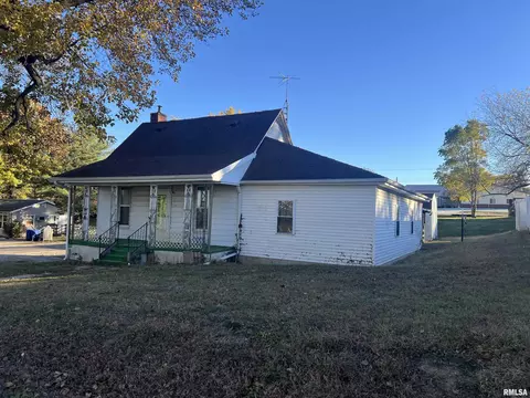 Exterior - 109 E Laurel St, Table Grove, IL 61482 photo 2 of 5