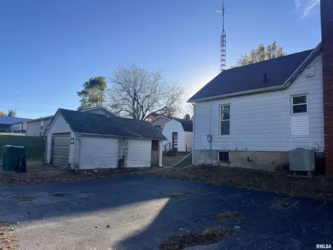Exterior - 109 E Laurel St, Table Grove, IL 61482 photo 3 of 5