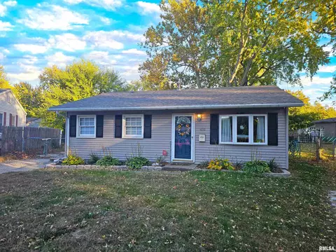 1612 Koch St, Pekin, IL 61554