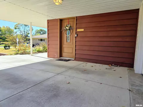 2 Rose Ct, Pekin, IL 61554 photo 4