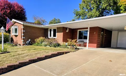 2 Rose Ct, Pekin, IL 61554 photo 2