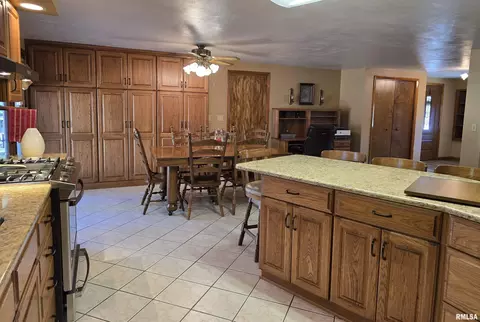 2 Rose Ct, Pekin, IL 61554 photo 12