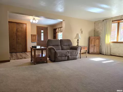 2 Rose Ct, Pekin, IL 61554 photo 9