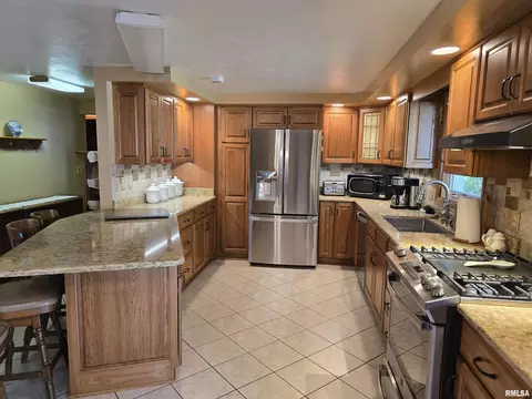 2 Rose Ct, Pekin, IL 61554 photo 13