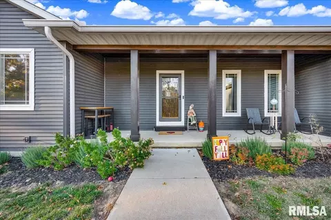 152 Lakecrest Pl, Dahinda, IL 61428