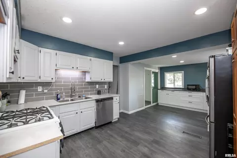 1212 E Adams St, Macomb, IL 61455 photo 11