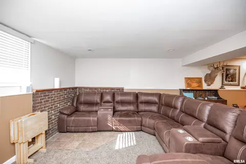 1212 E Adams St, Macomb, IL 61455 photo 8