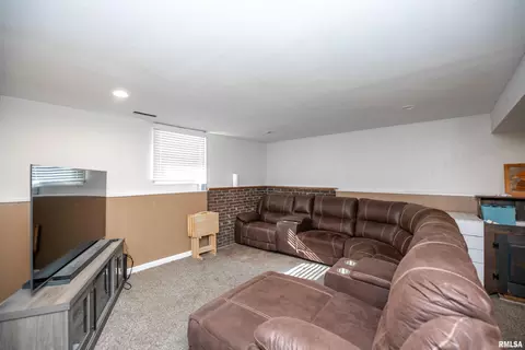 1212 E Adams St, Macomb, IL 61455 photo 7