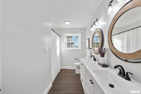 Bath - 916 E Jackson St, Morton, IL 61550 photo 1 of 3