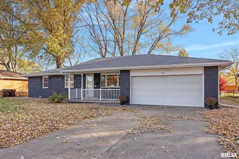 Exterior - 916 E Jackson St, Morton, IL 61550 photo 2 of 5