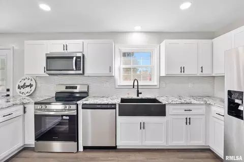 Kitchen - 916 E Jackson St, Morton, IL 61550 photo 1 of 1