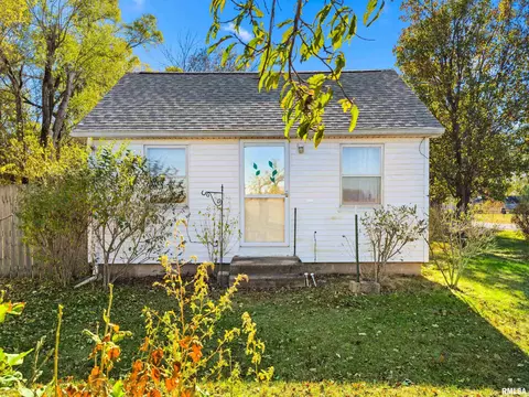 12952 Carter Rd, Pekin, IL 61554