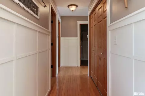 Entry Way - 212 E Garfield St, Minier, IL 61759 photo 3 of 4