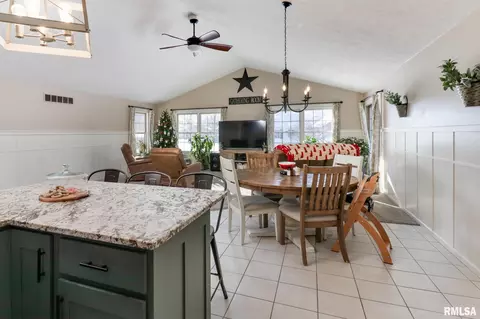 Dining - 212 E Garfield St, Minier, IL 61759 photo 1 of 1