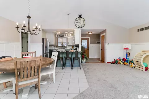 Entry Way - 212 E Garfield St, Minier, IL 61759 photo 2 of 4