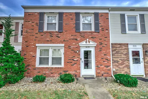 3658 N Sandia Dr, Peoria, IL 61604