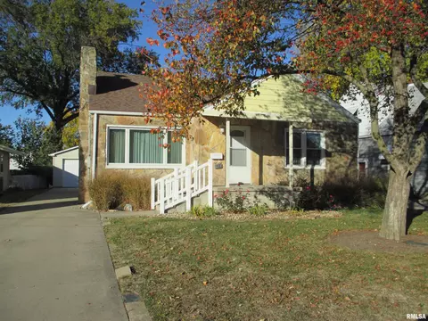 2211 W Clarke Ave, West Peoria, IL 61604