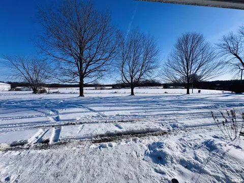 Exterior - 10810 E 1000th St, Macomb, IL 61455 photo 9 of 9