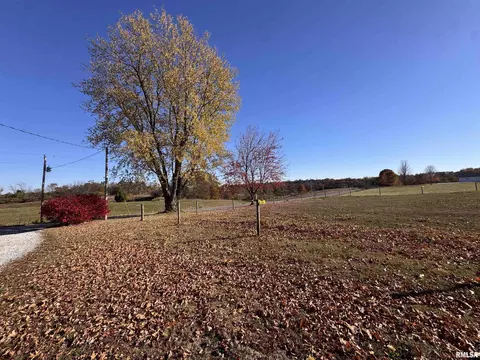 Exterior - 10810 E 1000th St, Macomb, IL 61455 photo 3 of 9